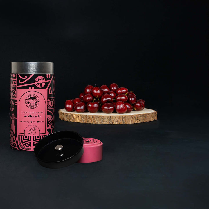 Schwarzer Drache Teedose mit Wildkirsche-Schwarztee und Kirschen