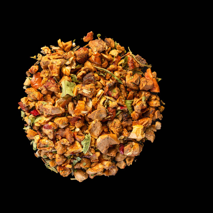 Lose Teemischung mit Orange, Himbeere, schwarzer Johannisbeere, Verbene und grünem Rooibos