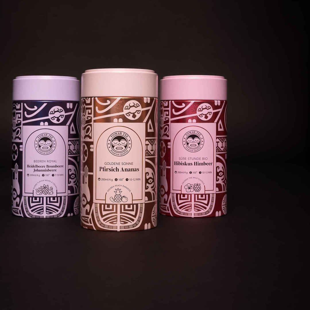 Tomah Tee Fruchtzauber Trio – 3er Tee-Set mit Beeren, Pfirsich-Ananas und Bio Hibiskus-Himbeere in Premium-Dosen