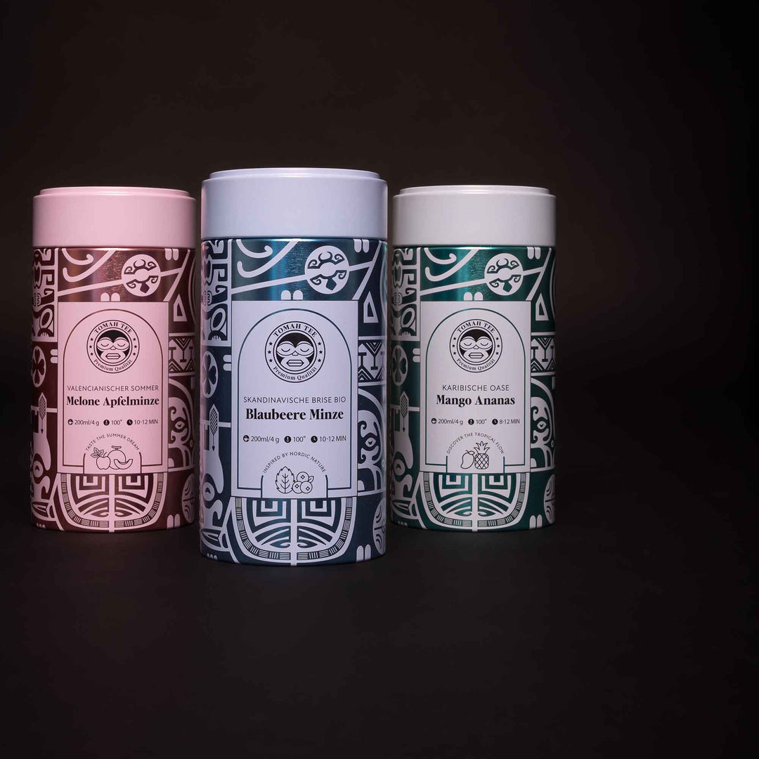 Tomah Tee Urlaubsgefühl Trio – Tee Set mit Mango-Ananas, Blaubeere-Minze und Melone-Apfelminze in 100-g-Dosen