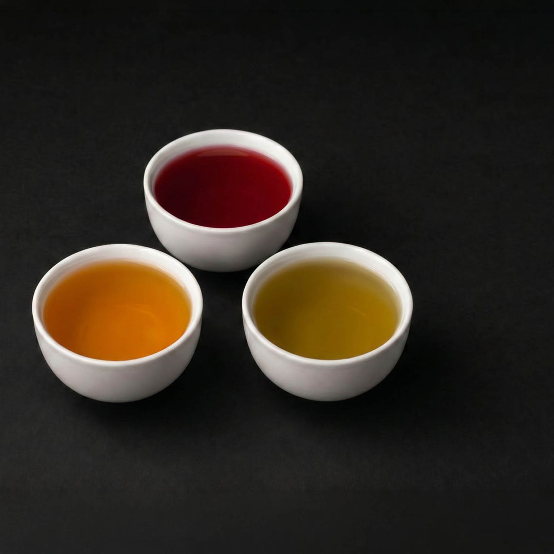 Drei aufgegossene Tees im Urlaubsgefühl Trio: Mango-Ananas, Blaubeere-Minze und Melone-Apfelminze